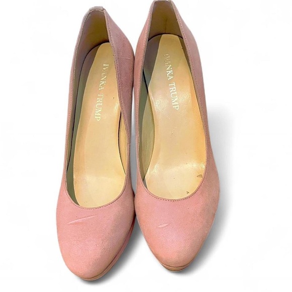 Ivanka Trump light Pink suede mid-heeled pumps - Picture 2 of 5